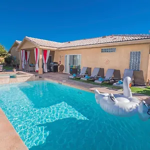 Holiday home Swan House